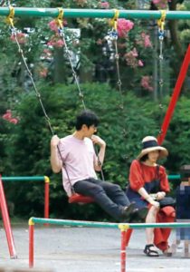 菅野美穂と堺雅人のプライベートショット2