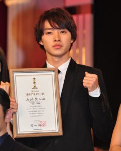第３９回日本アカデミー章 新人俳優賞受賞時の山﨑賢人