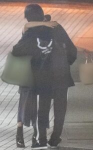 土屋太鳳と桜田通のハグ