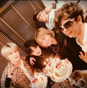 hydeとガクトと仲間の写真