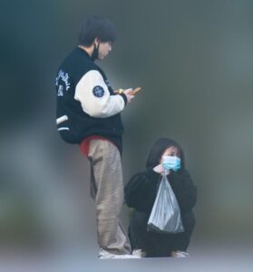 優里と高木紗友希の２ショット写真２