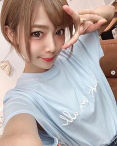 桑原茉萌の写真1