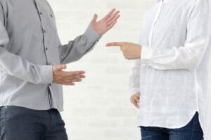 喧嘩している二人