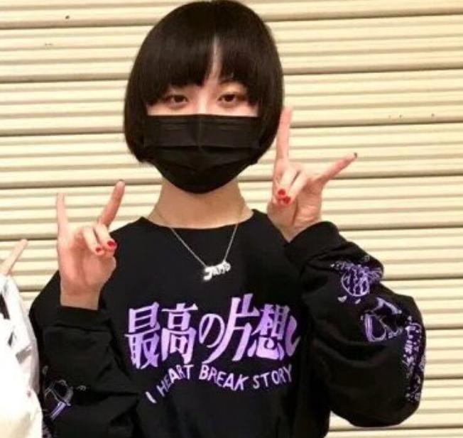 adoの素顔写真8