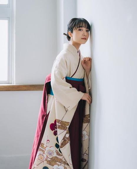 上白石萌音の袴姿